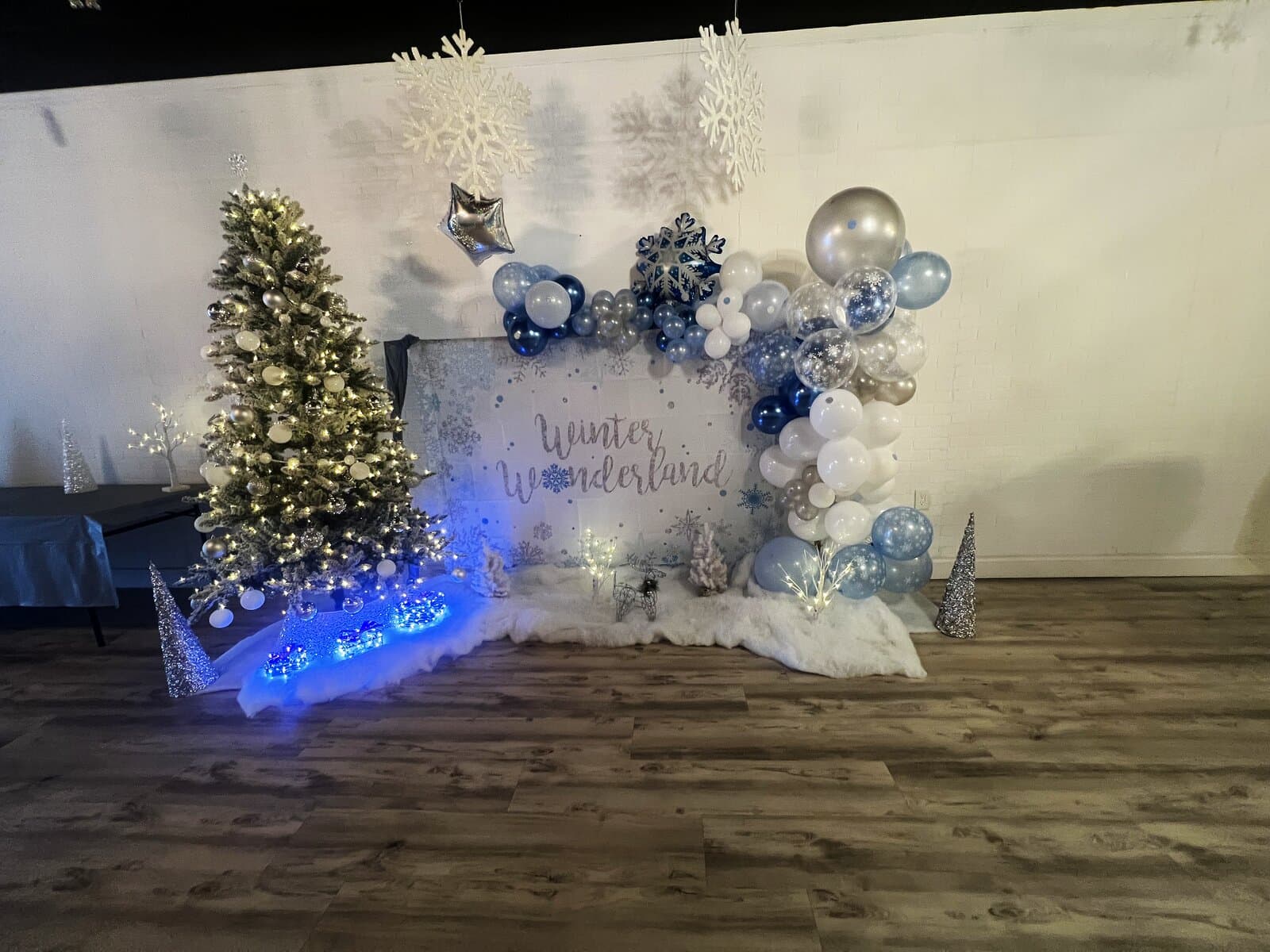 Winter wonderland wedding theme with balloon garland at LSC Event Space